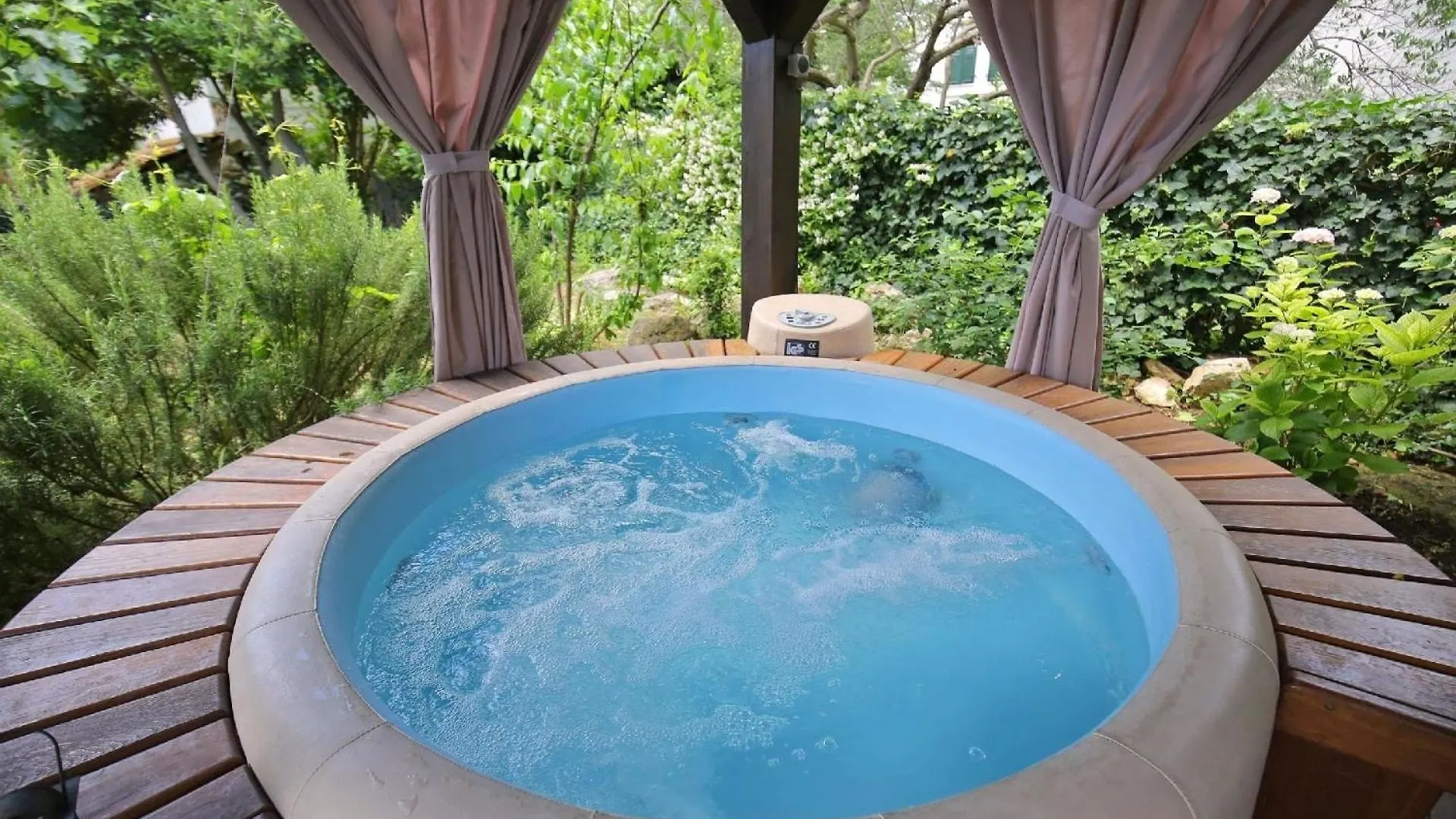 Strandnahes Steinhaus Mit Whirlpool Und Garten Preko 0*,