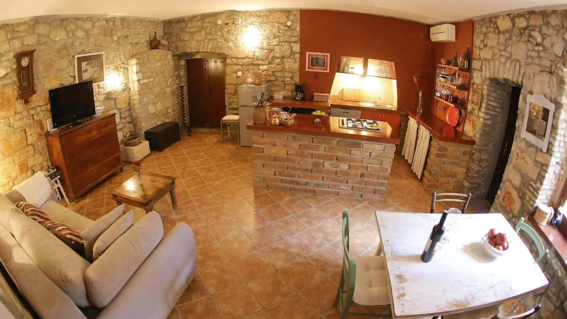 Steinhaus In Strandnaehe Mit Whirlpool Preko 0*,  Croatia
