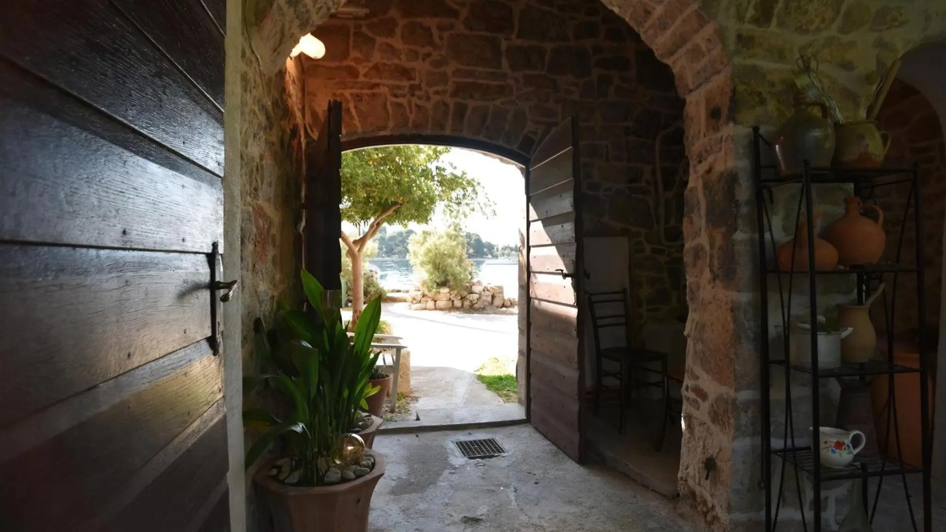 Steinhaus In Strandnaehe Mit Whirlpool Preko Croatia